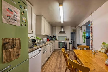 6 bed house, Flora Street, Cathays, Cardiff, CF244EQ - Image 1